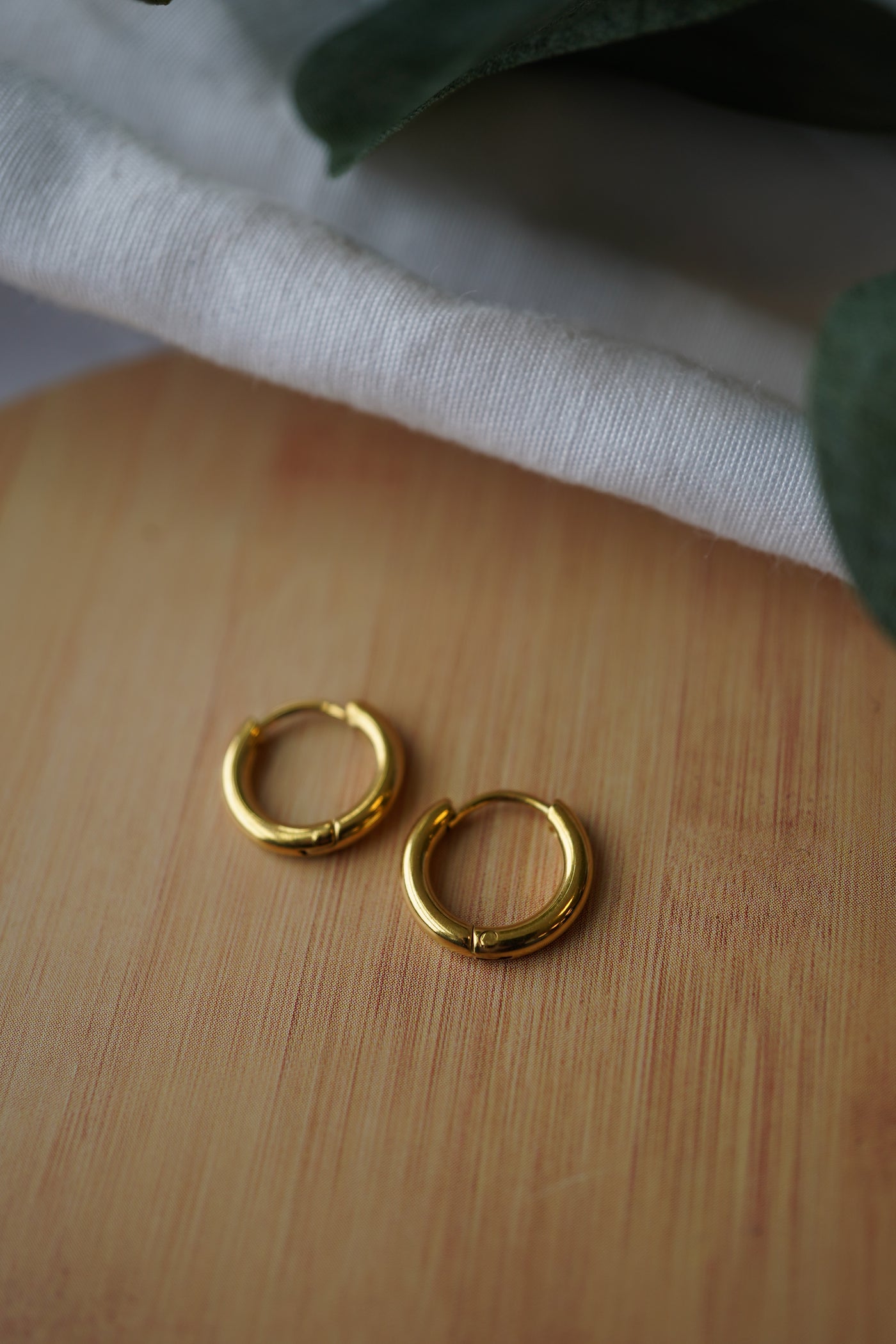 Simple sleeper earring 10mm Gold plated